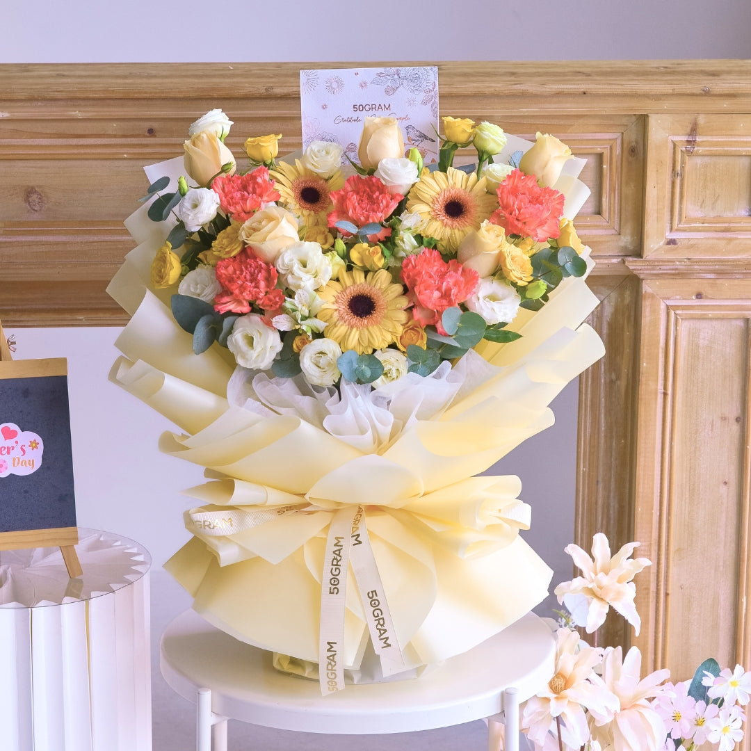 Sweet Glow Champagne Daisy Hand Bouquet image 3