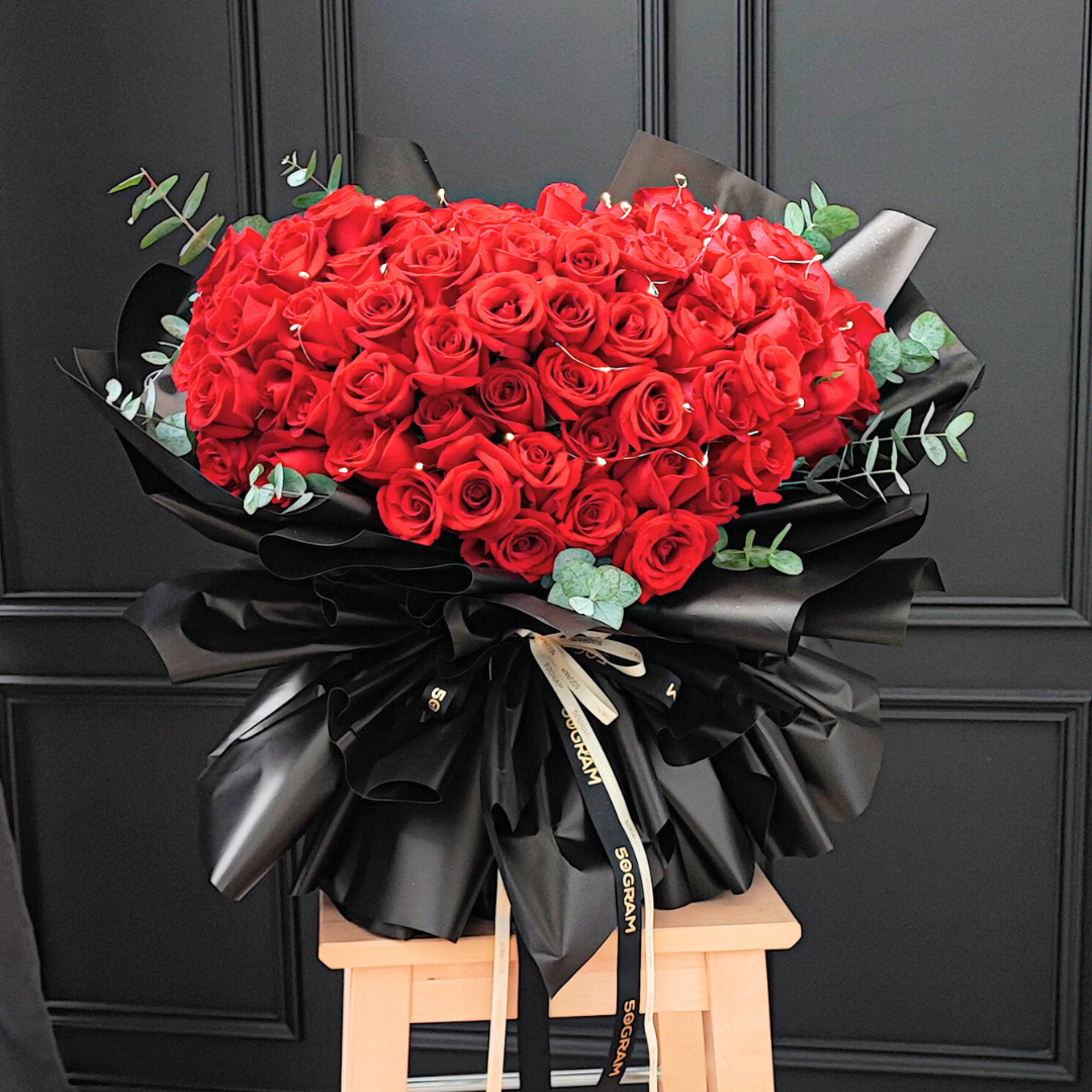 Luxuriante 99 Roses Marriage Proposal Hand Bouquet - Black image 4