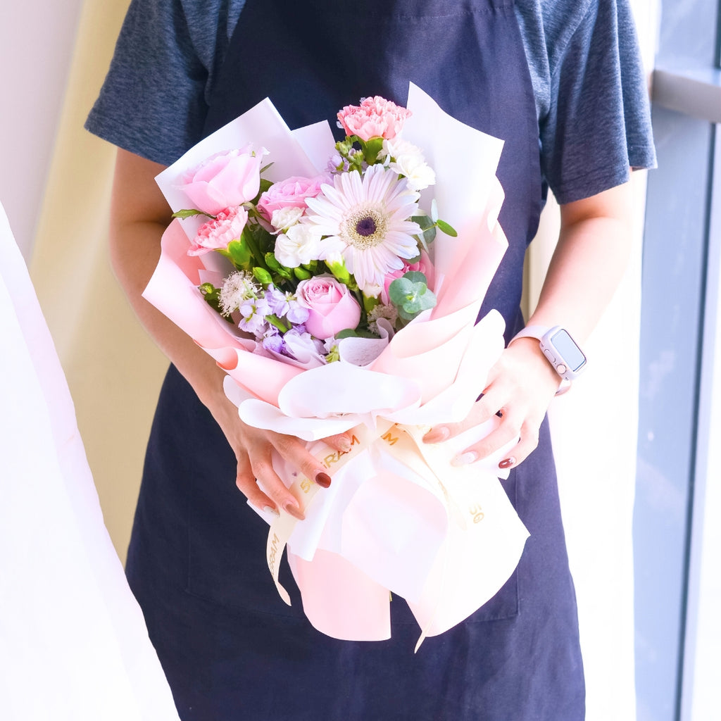 Darling Delight Girlfriend's Day Hand Bouquet image 5