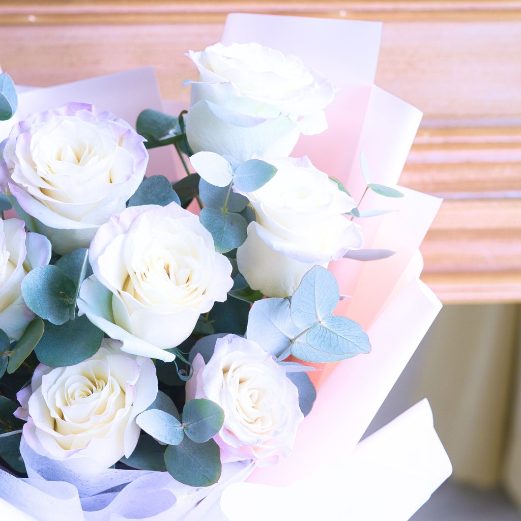 Gradience Rosy Roses Hand Bouquet image 10