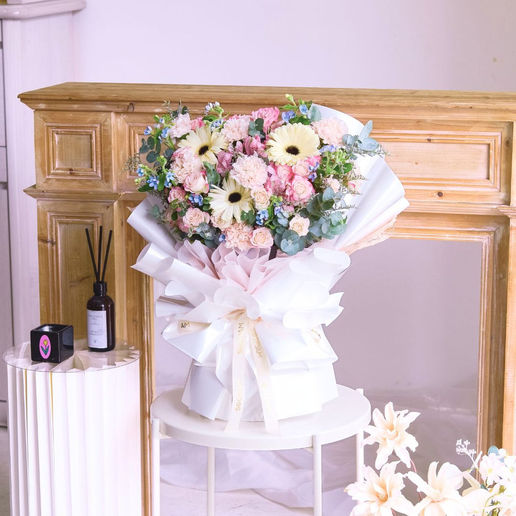 Maison Andrea White Daisy Hand Bouquet image 6