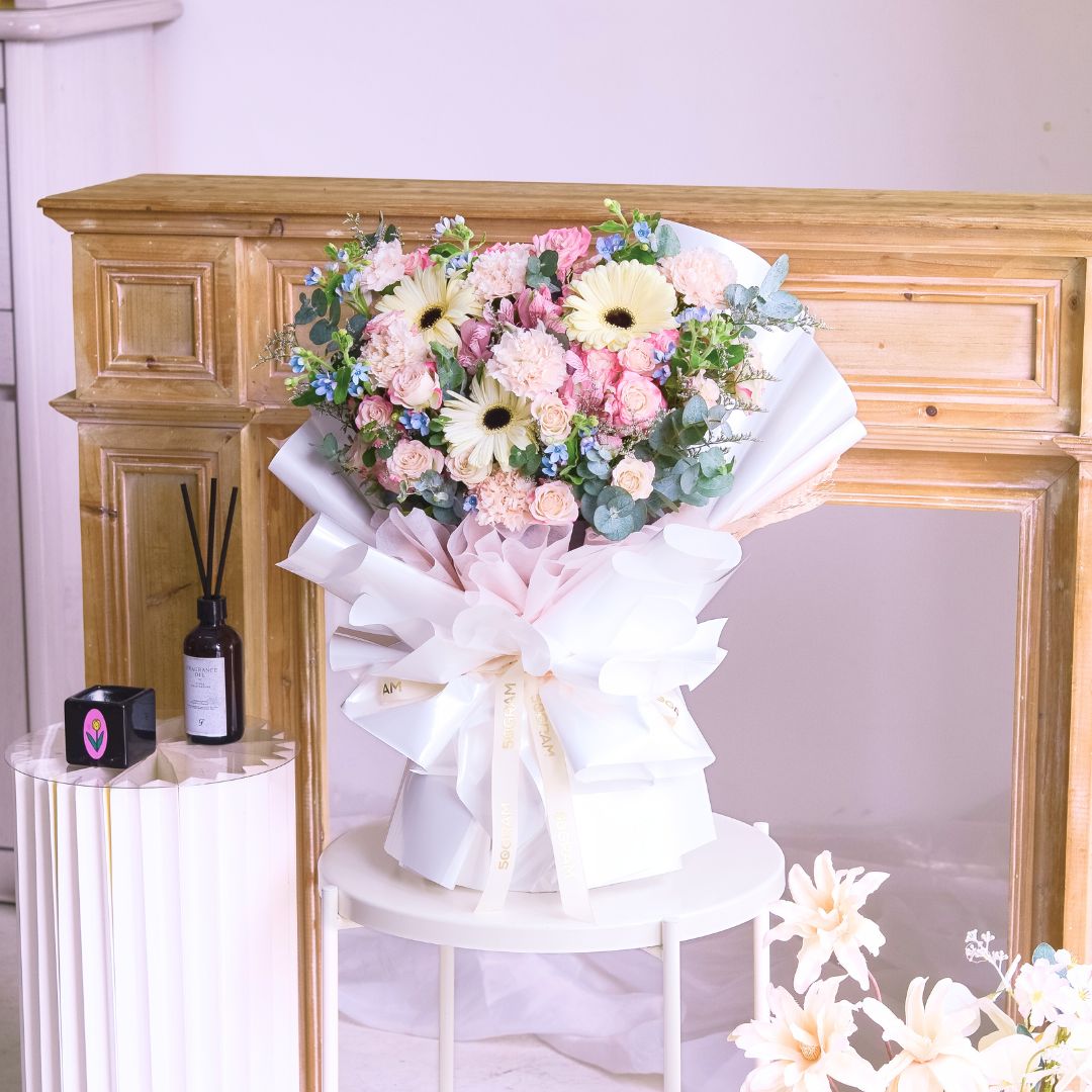 Maison Andrea White Daisy Hand Bouquet image 6