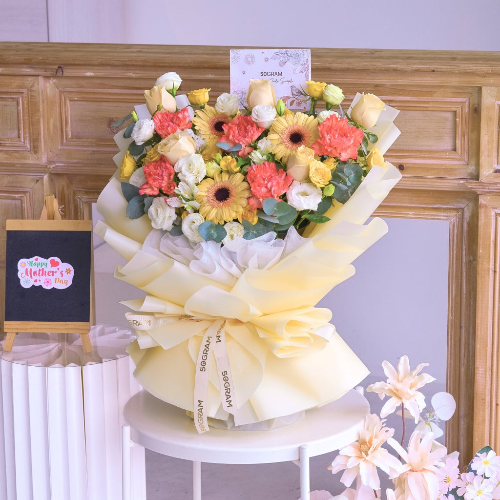 Sweet Glow Champagne Daisy Hand Bouquet image 5