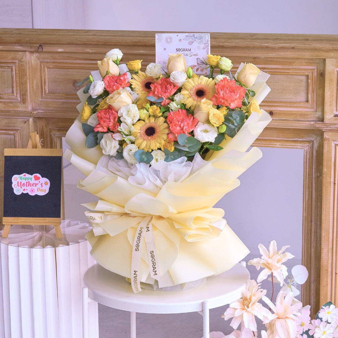 Sweet Glow Champagne Daisy Hand Bouquet image 5