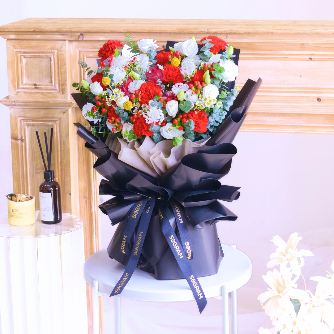 Noir Muse Hand Bouquet image 5