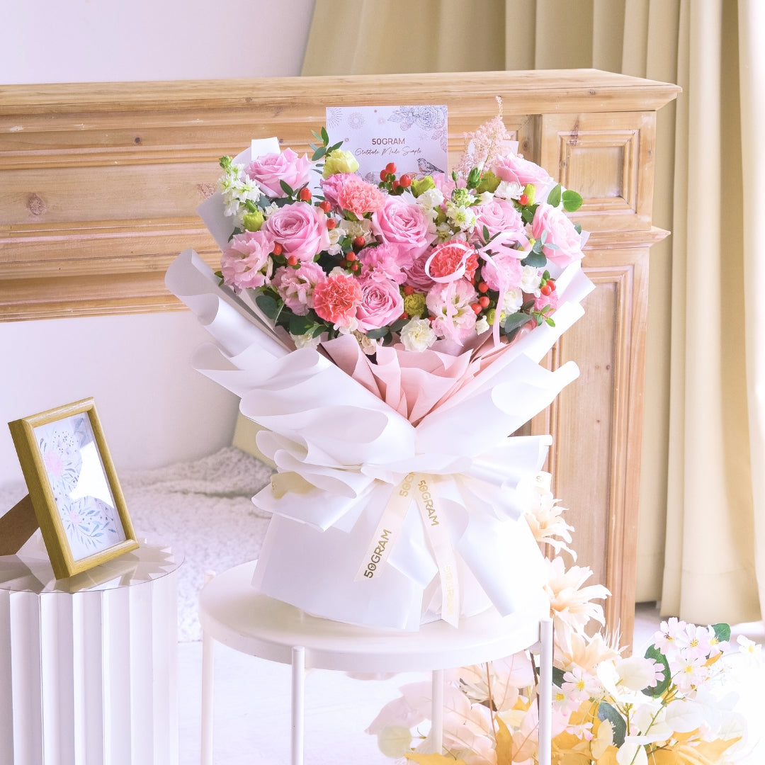 Amour Kiss Hand Bouquet image 10