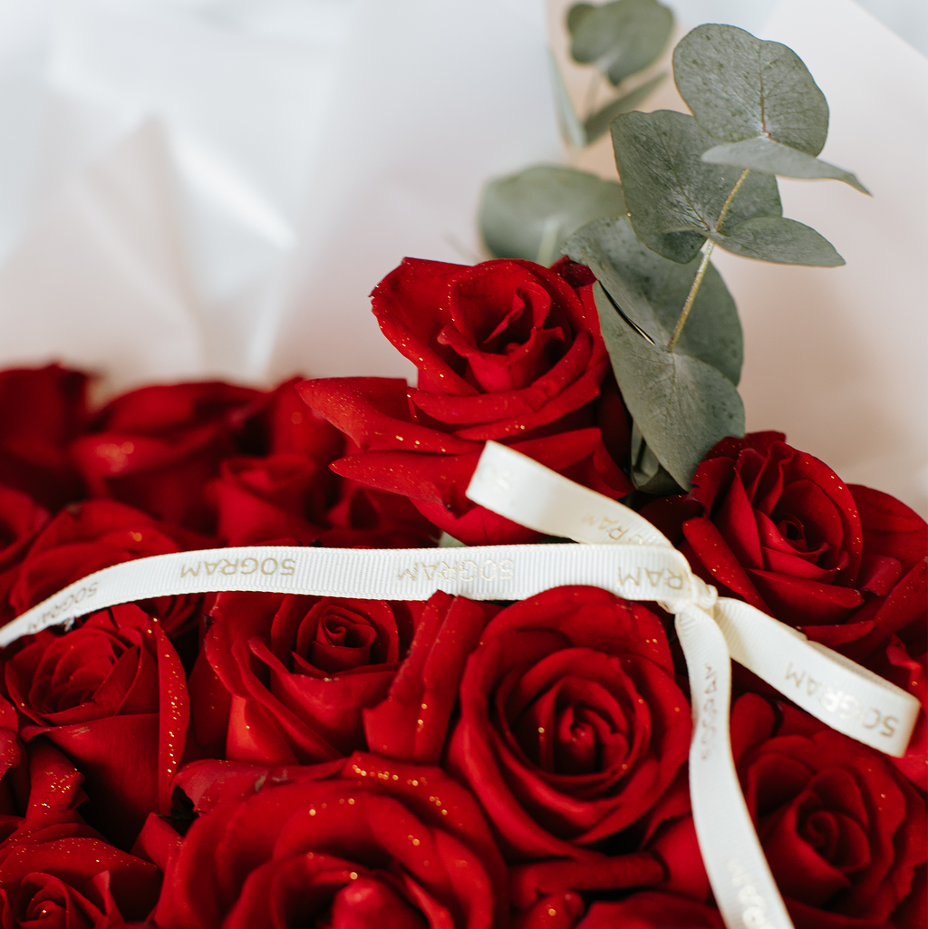 Luxuriante 99 Roses Marriage Proposal Hand Bouquet - Pink image 6