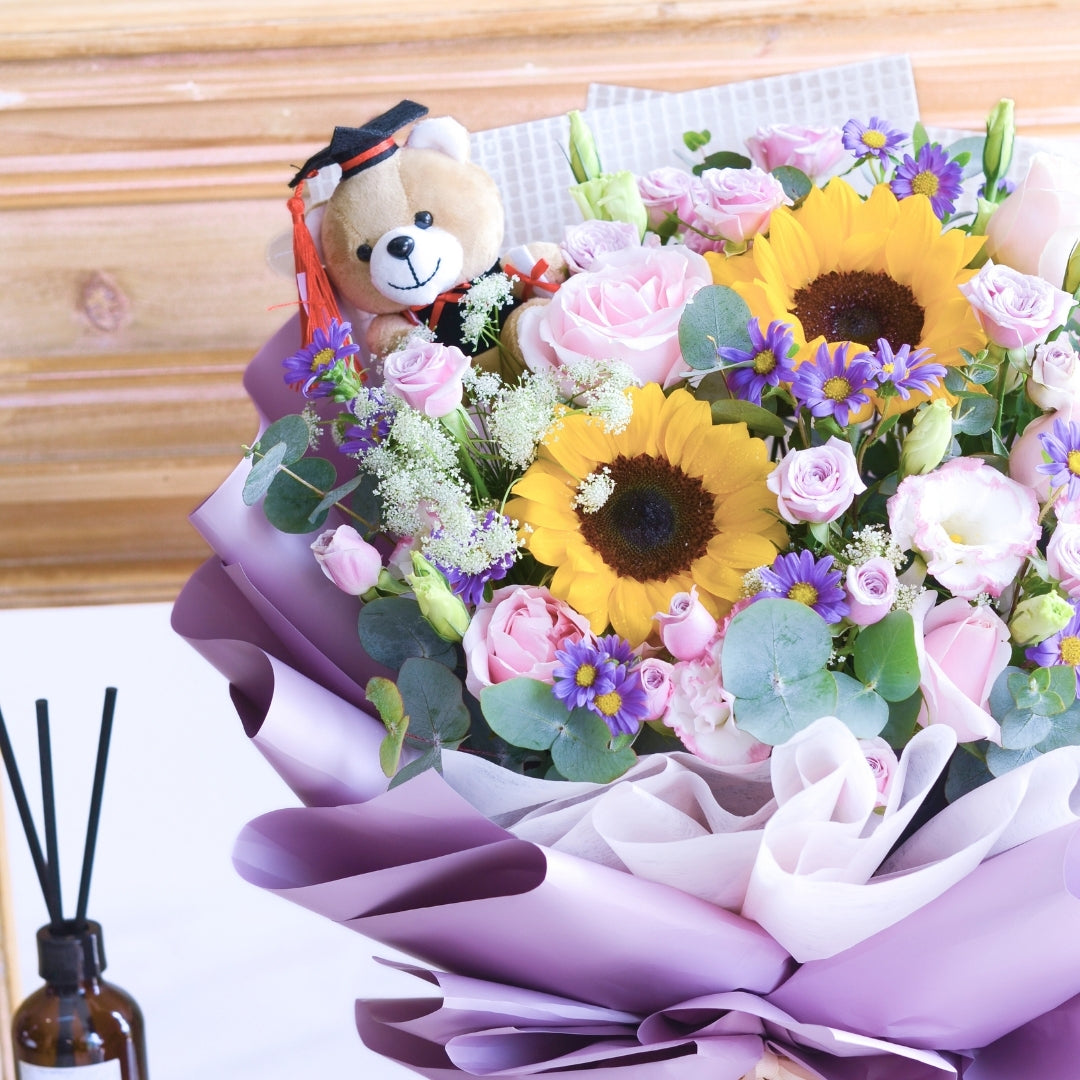 Turning Tassels Hand Bouquet image 10