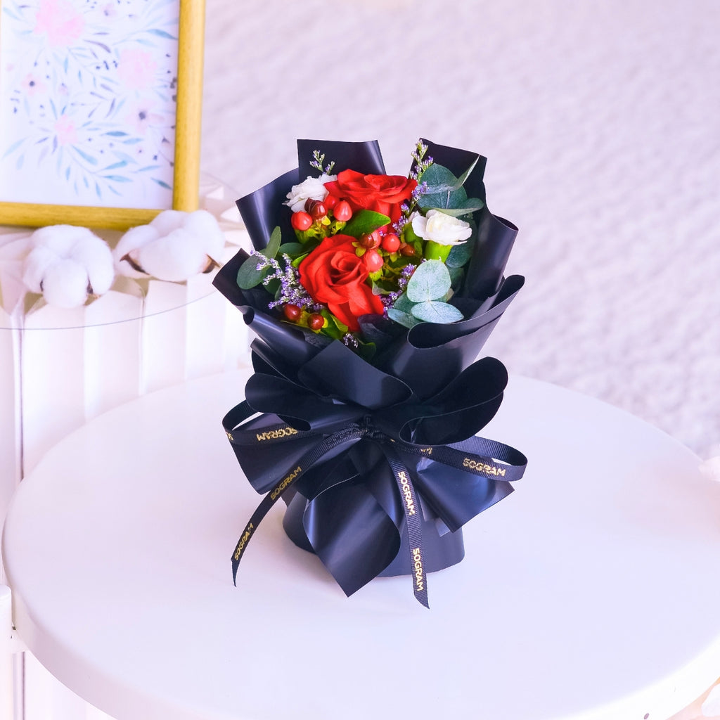 Blossom Clutch Mini Hand Bouquet image 4