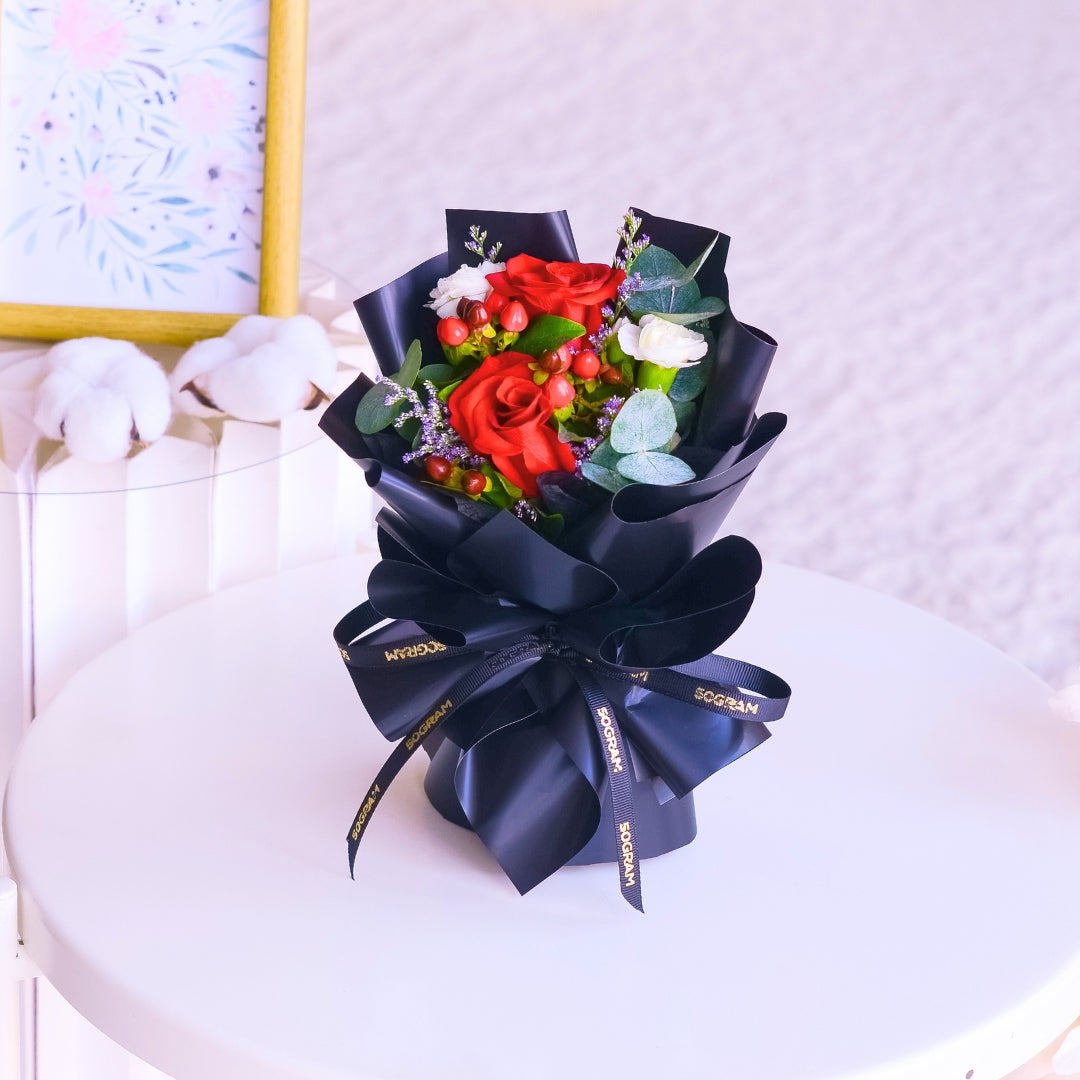 Blossom Clutch Mini Hand Bouquet image 4