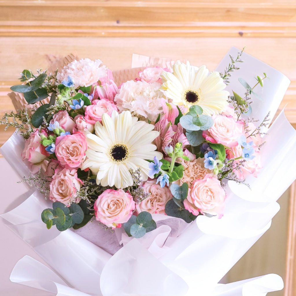 Maison Andrea White Daisy Hand Bouquet image 14
